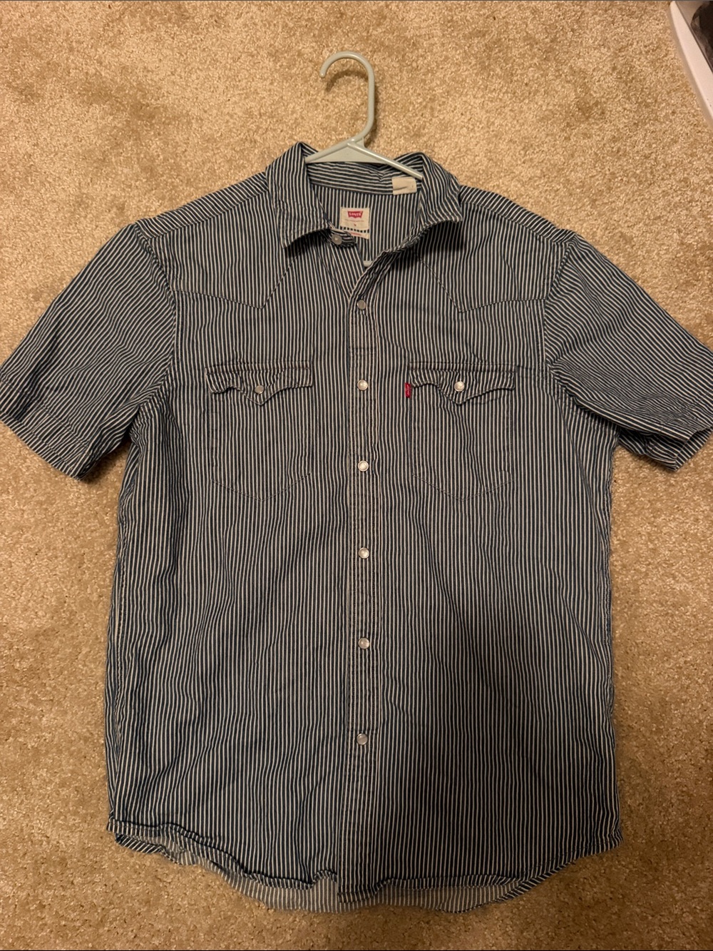 Levi's Men's Navy and White Striped Short Sleeve Button-Down Shirt